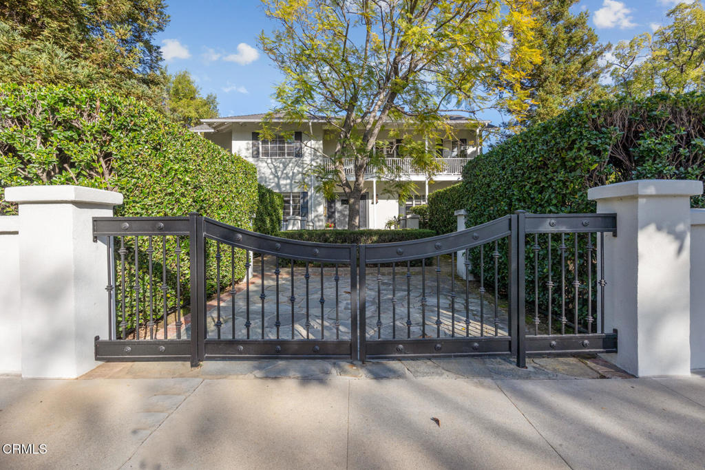 160 S Grand Avenue Property Photo