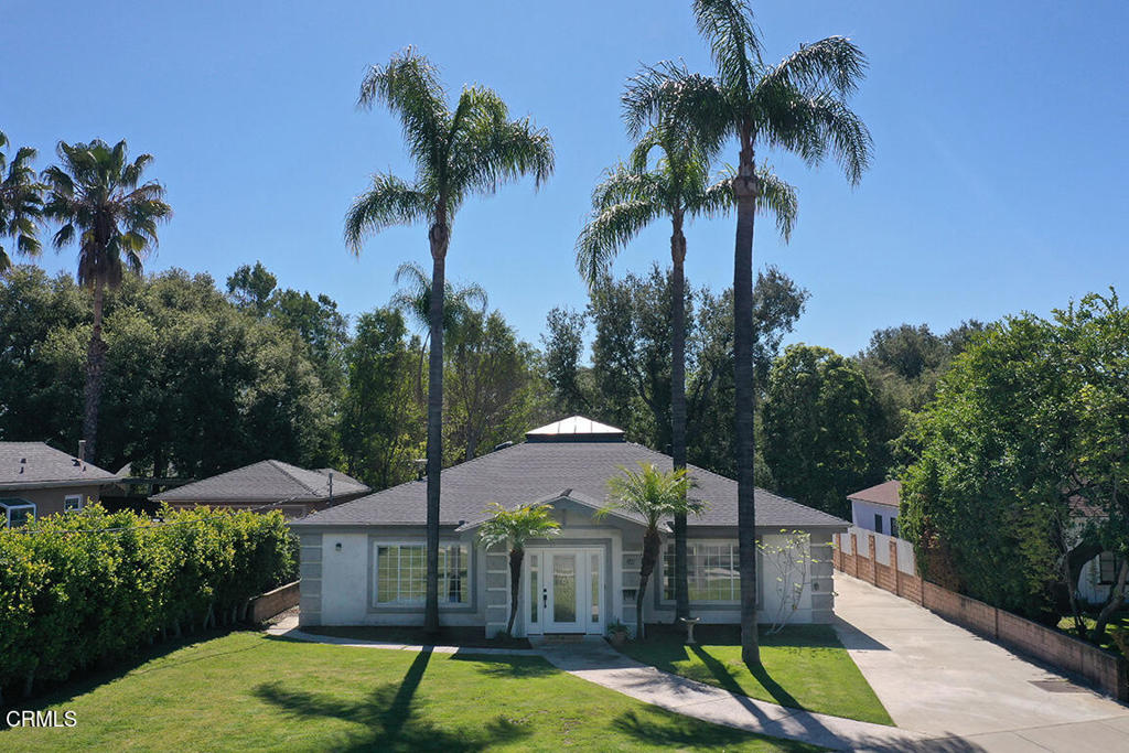 220 W Hillcrest Boulevard Property Photo