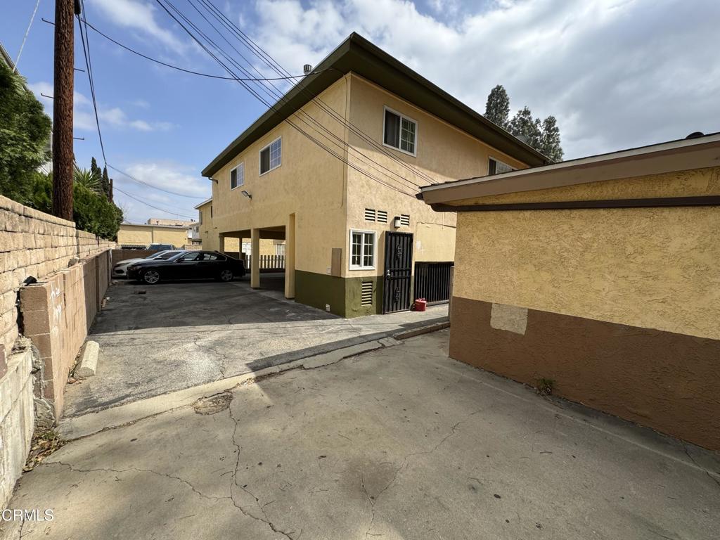 14553 Hartland Street Property Photo 11