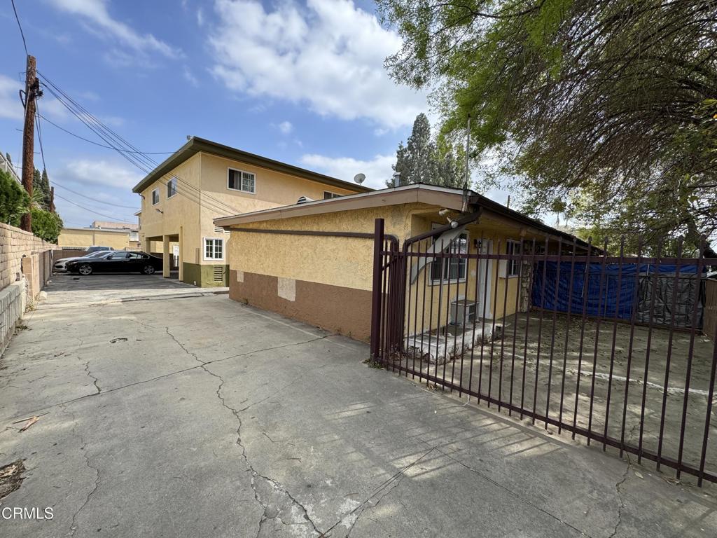 14553 Hartland Street Property Photo 12