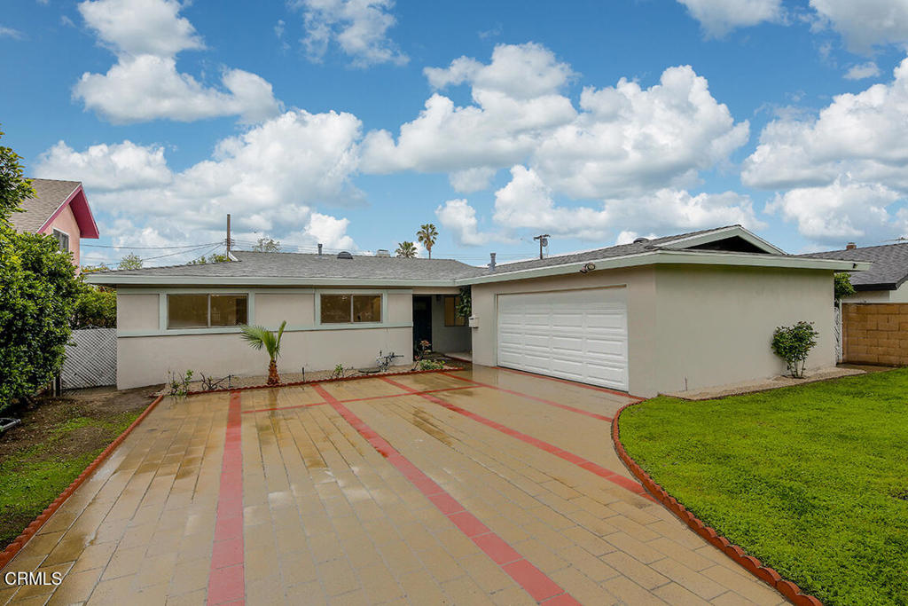 8955 Oneida Avenue Property Photo