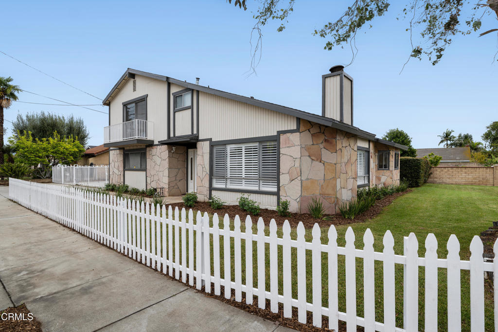 1128 S California Avenue Property Photo