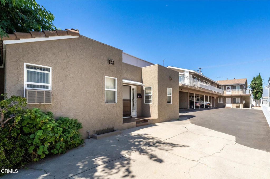 235 W Tujunga Avenue Property Photo