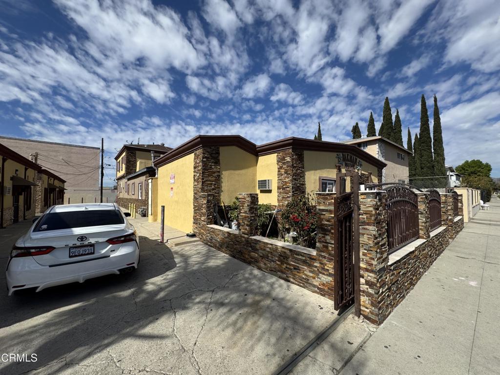 11329 Sherman Way Property Photo 3