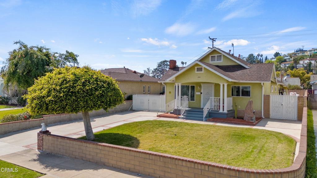 221 La Paloma Avenue Property Photo