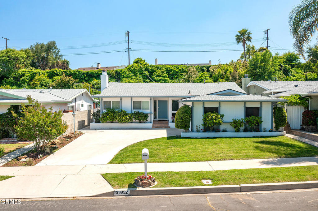 23952 Oxnard Street Property Photo