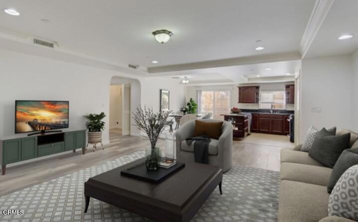 700 S Ardmore Avenue 204 Property Photo
