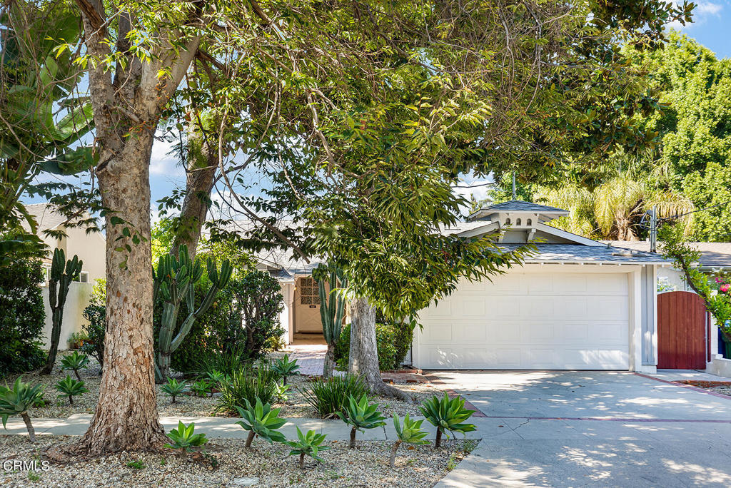 15501 Huston Street Property Photo