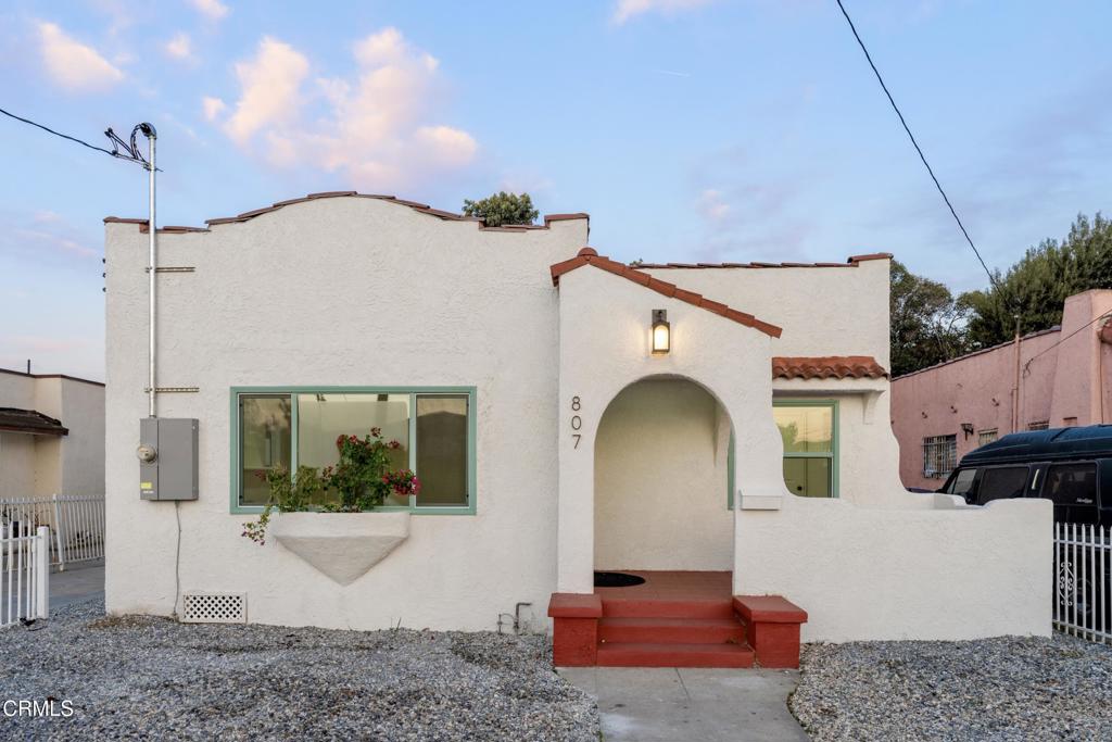 807 N Chester Avenue Property Photo 1
