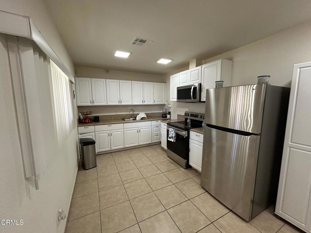 1745 N Mount Vernon Avenue Property Photo 5