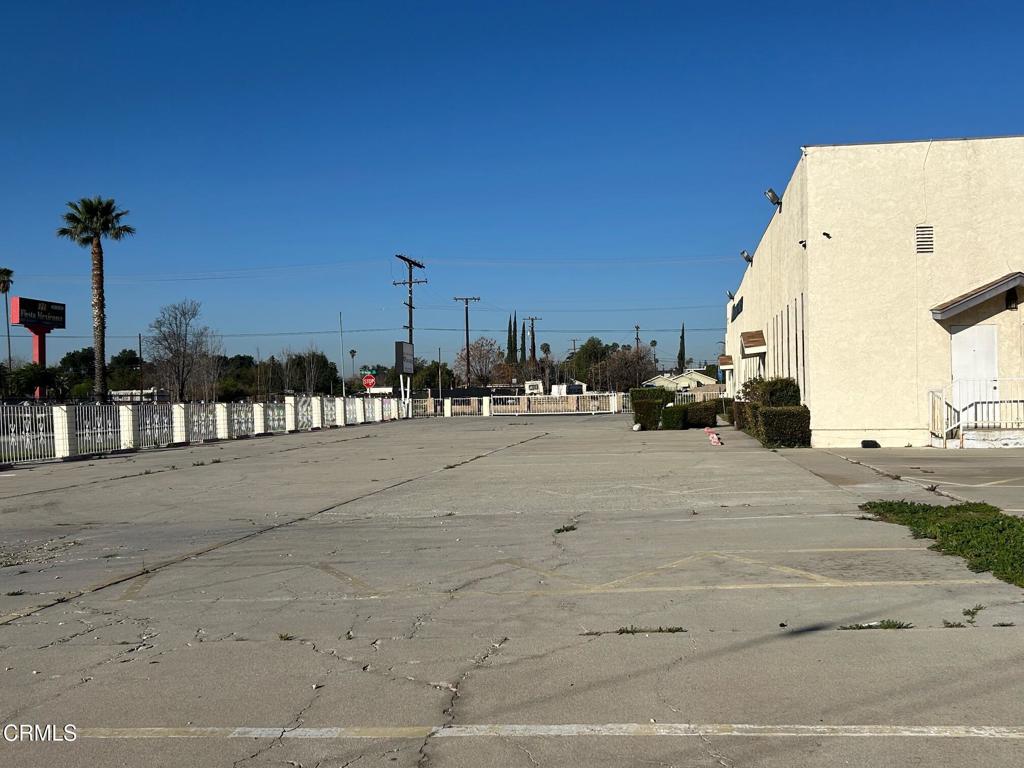 1745 N Mount Vernon Avenue Property Photo 9