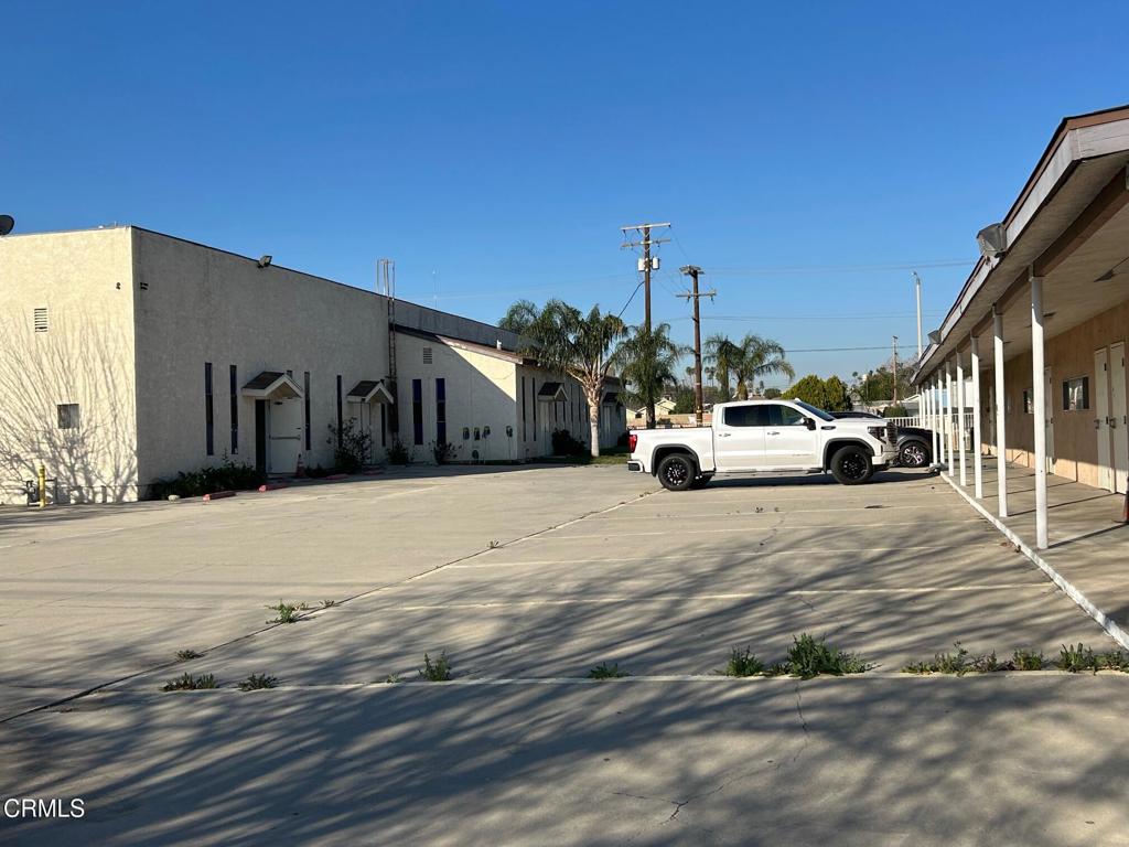 1745 N Mount Vernon Avenue Property Photo 10