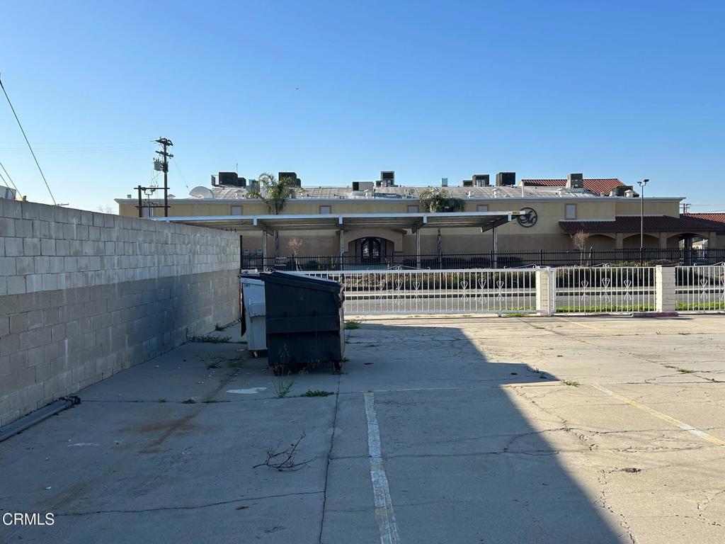 1745 N Mount Vernon Avenue Property Photo 12