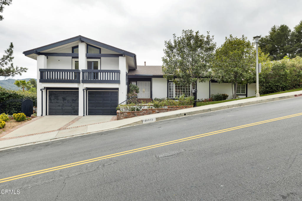 19542 Greenbriar Drive Property Photo 1