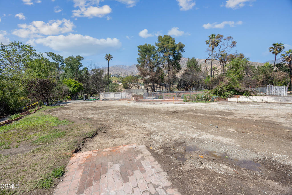 1437 Crest Drive Property Photo 6