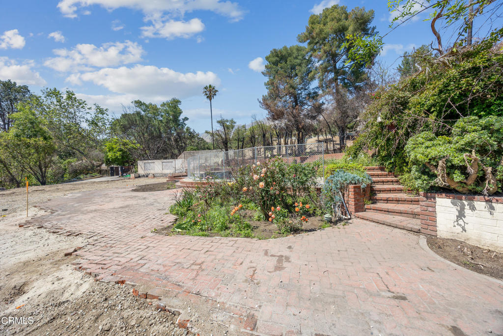1437 Crest Drive Property Photo 10