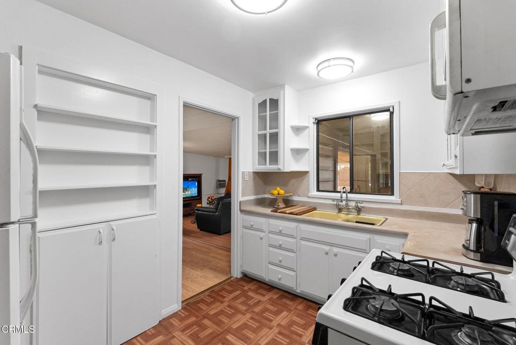 2102 N Eastern Avenue Property Photo 15