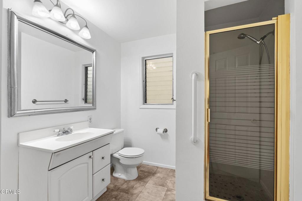 2102 N Eastern Avenue Property Photo 16