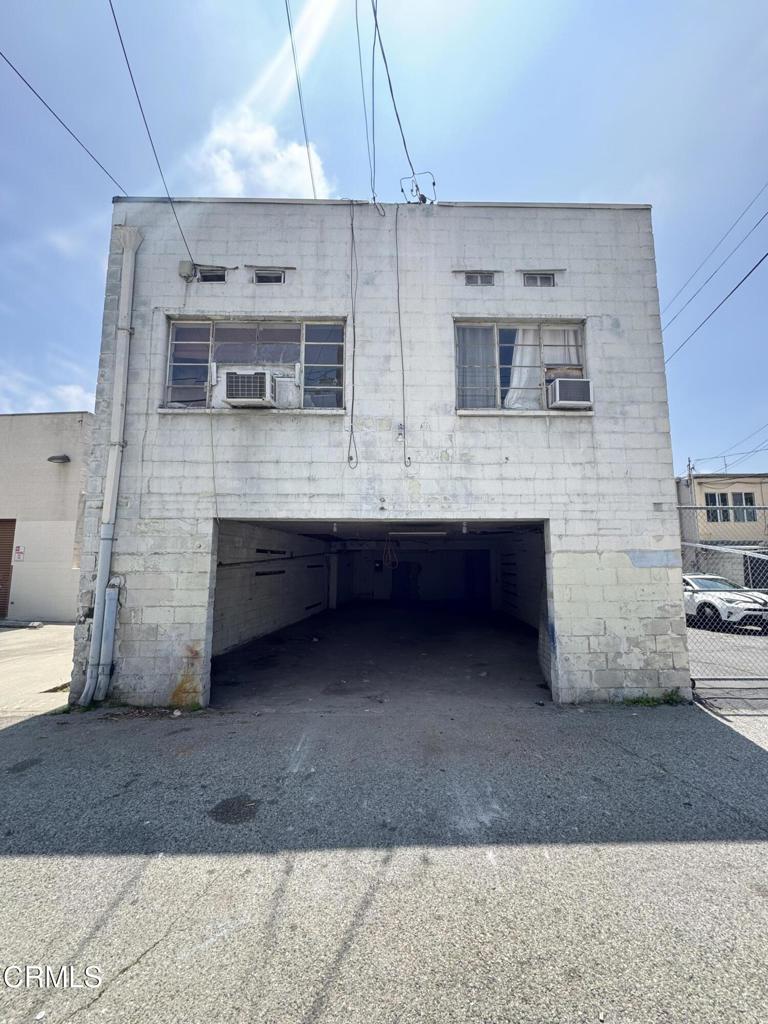 3207 E Foothill Boulevard Property Photo 8