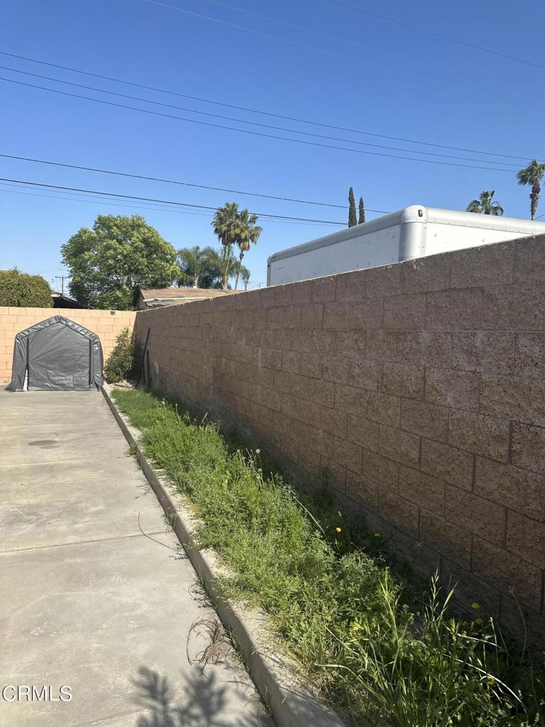 1734 Indian Hill Boulevard Property Photo 10