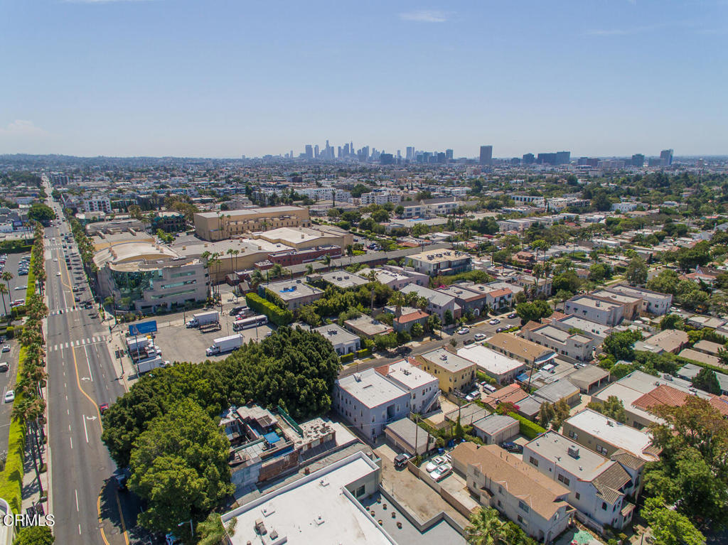 5426 Melrose Avenue Property Photo 12