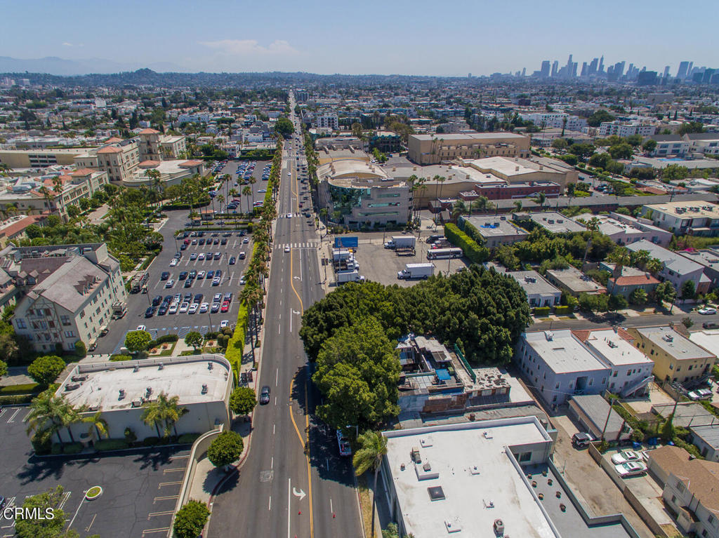 5426 Melrose Avenue Property Photo 13