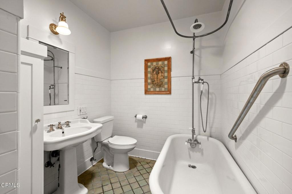 1712 N El Molino Avenue Property Photo 8