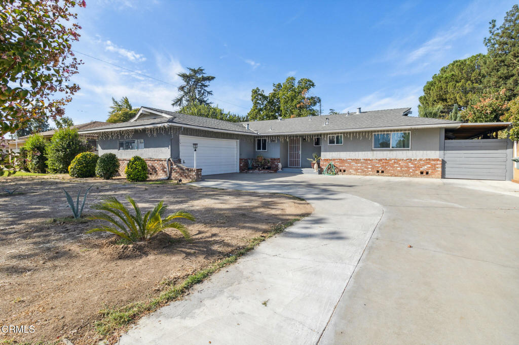 5549 N Del Mar Avenue Property Photo 1