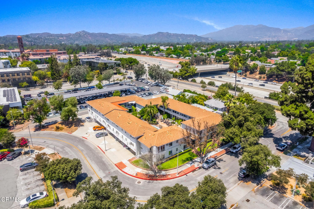 275 N Garfield Avenue Property Photo 2