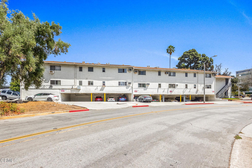 275 N Garfield Avenue Property Photo 4