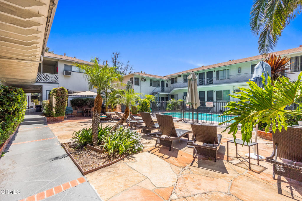 275 N Garfield Avenue Property Photo 5