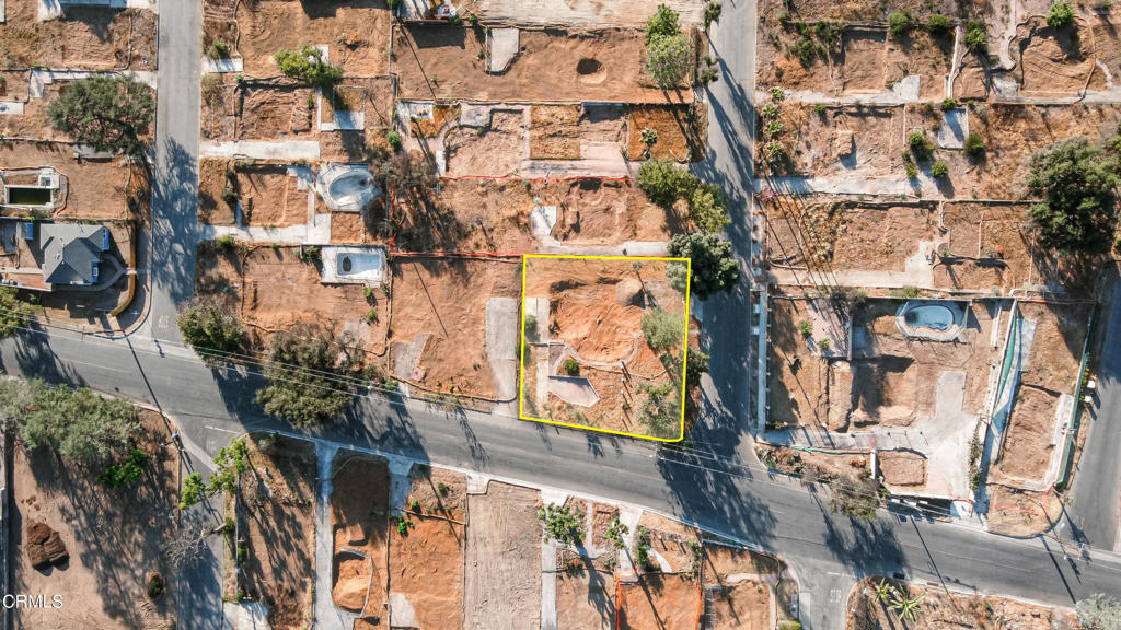 344 E Las Flores Drive Property Photo 2