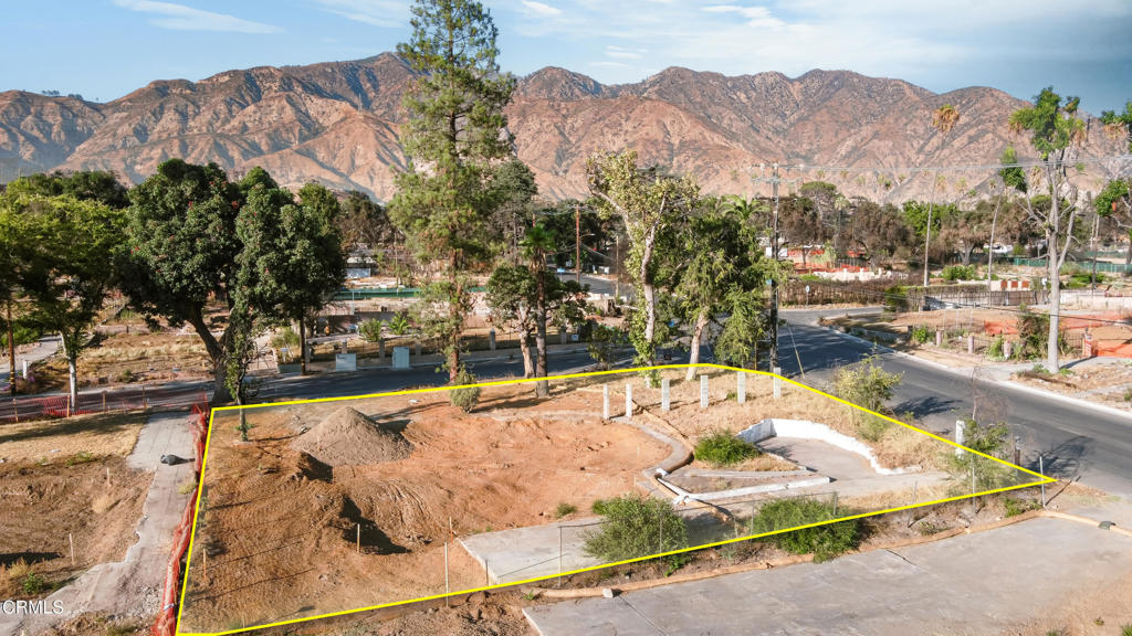 344 E Las Flores Drive Property Photo 3