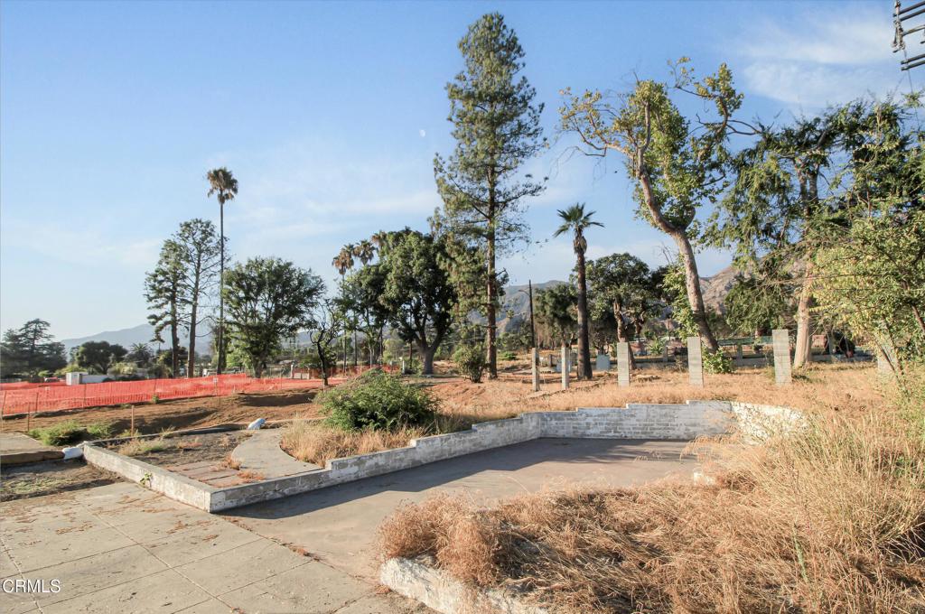 344 E Las Flores Drive Property Photo 5