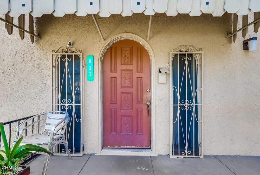 833 835 N Ridgewood Place Property Photo 2