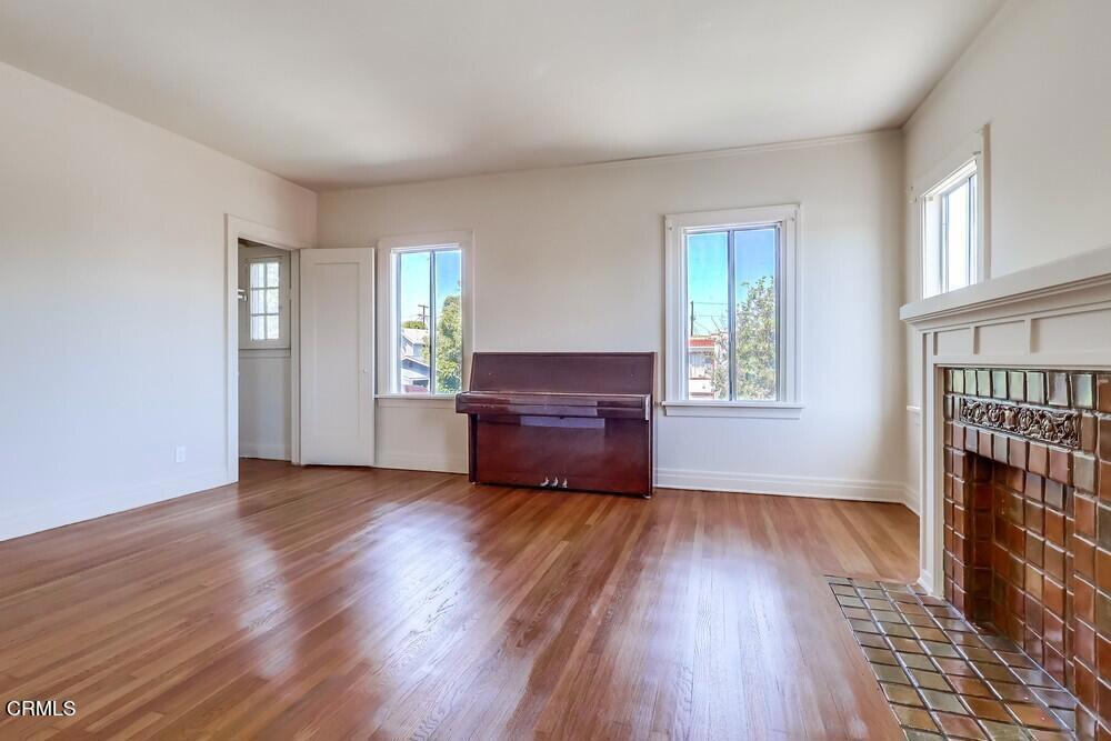 833 835 N Ridgewood Place Property Photo 3
