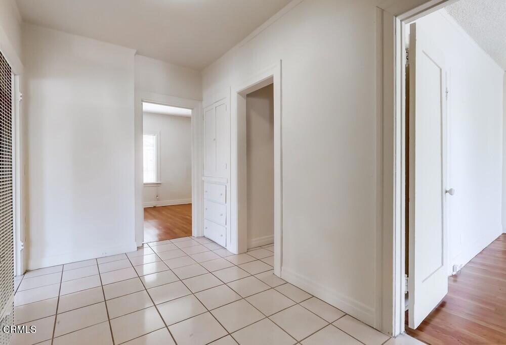 833 835 N Ridgewood Place Property Photo 5