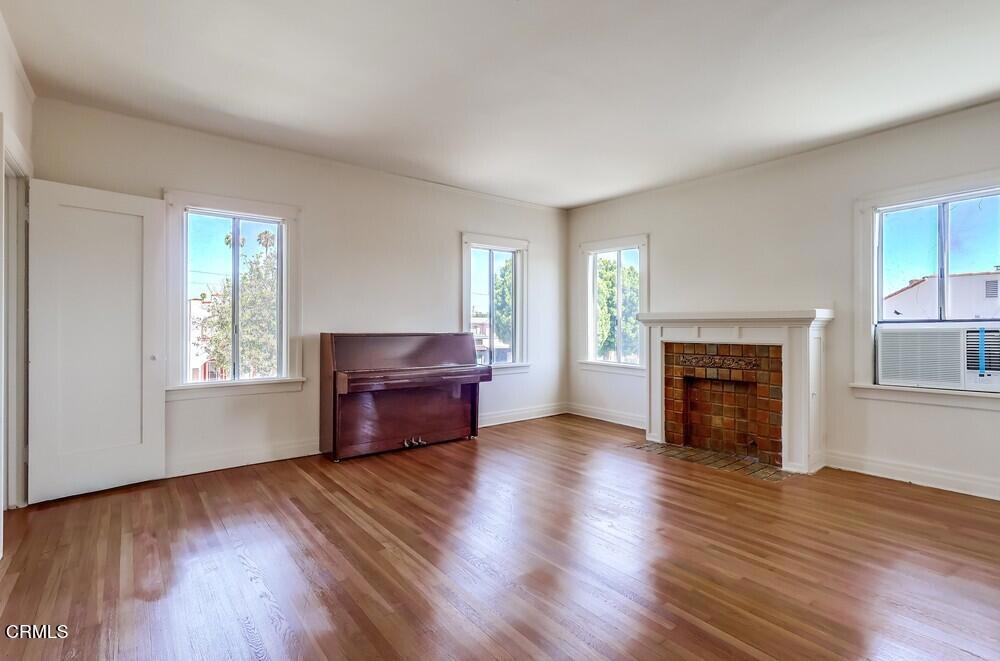 833 835 N Ridgewood Place Property Photo 6