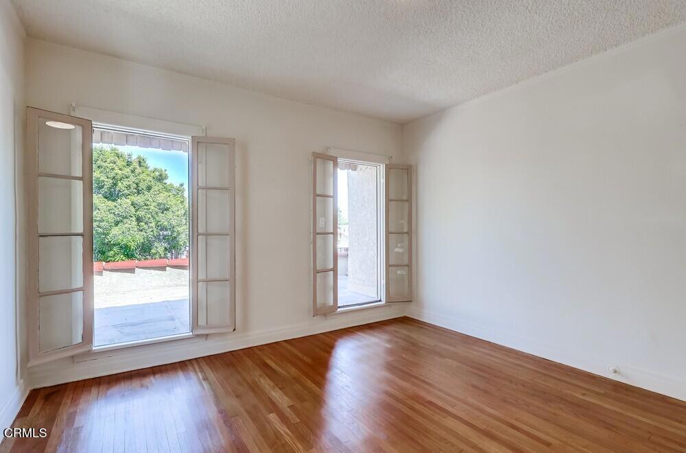 833 835 N Ridgewood Place Property Photo 16