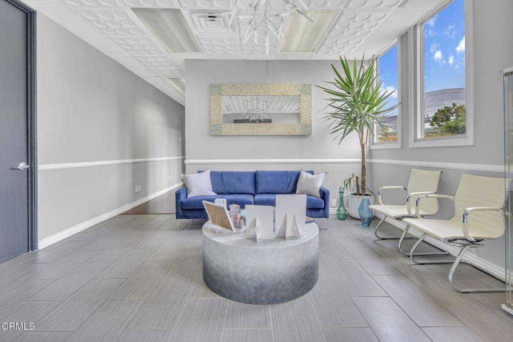 16661 Ventura Blvd Boulevard Property Photo 1