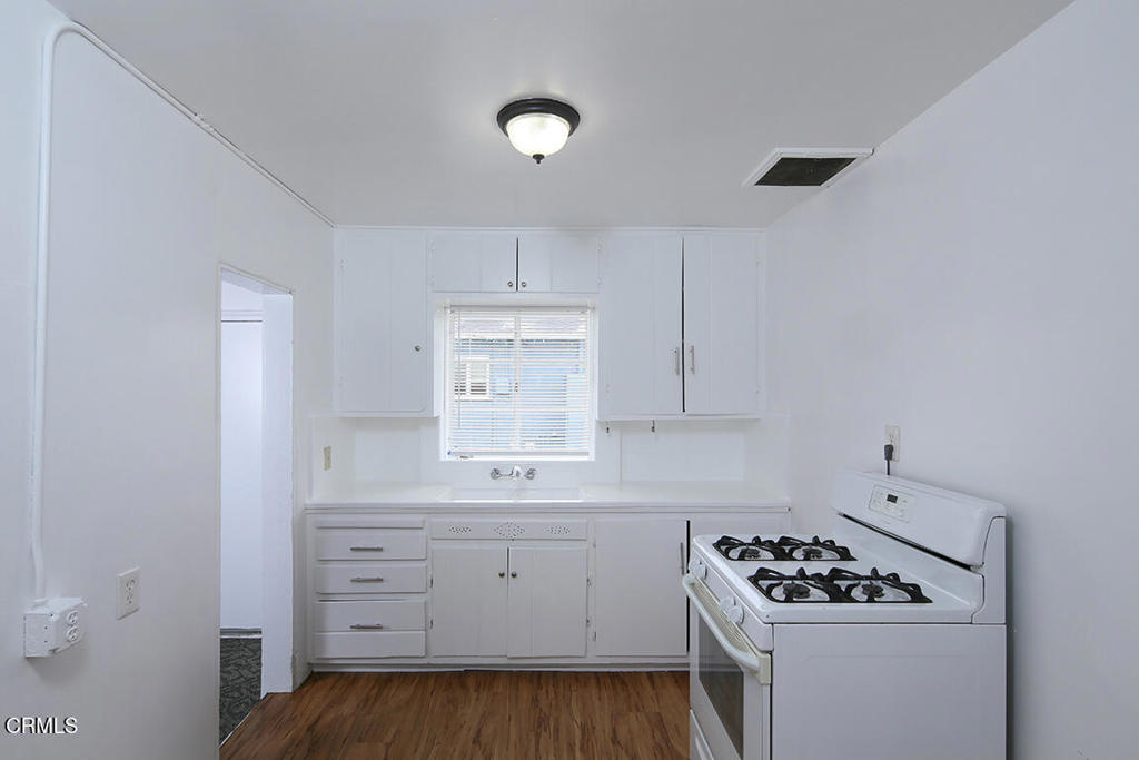 14308 Broadway Property Photo 8