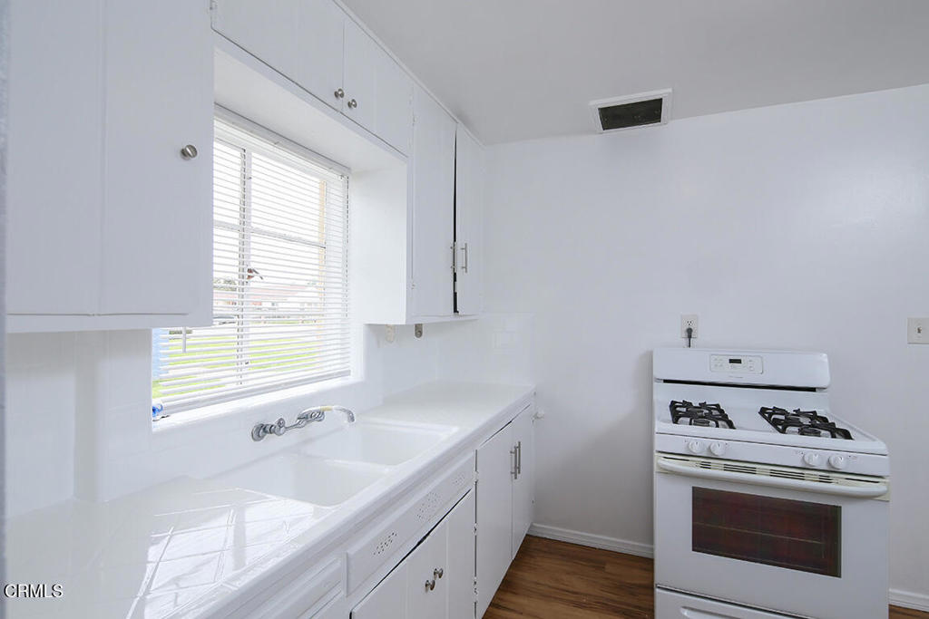 14308 Broadway Property Photo 9