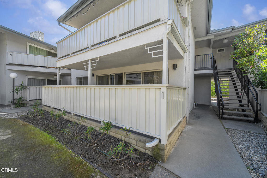 389 Cliff Drive 1 Property Photo 3