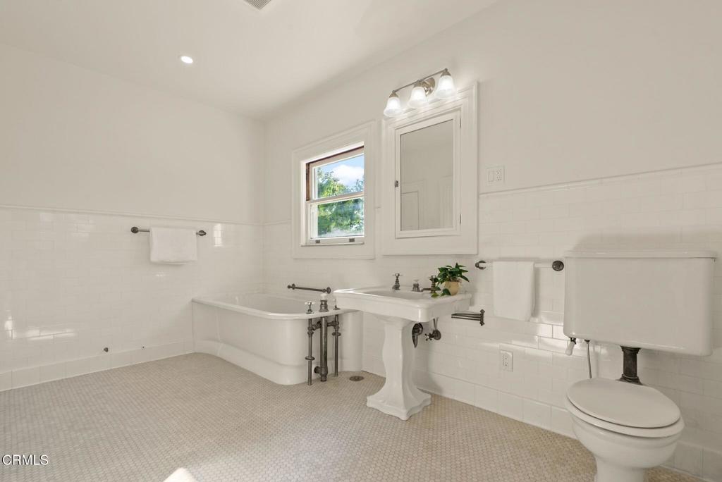 203 Oaklawn Avenue Property Photo 37