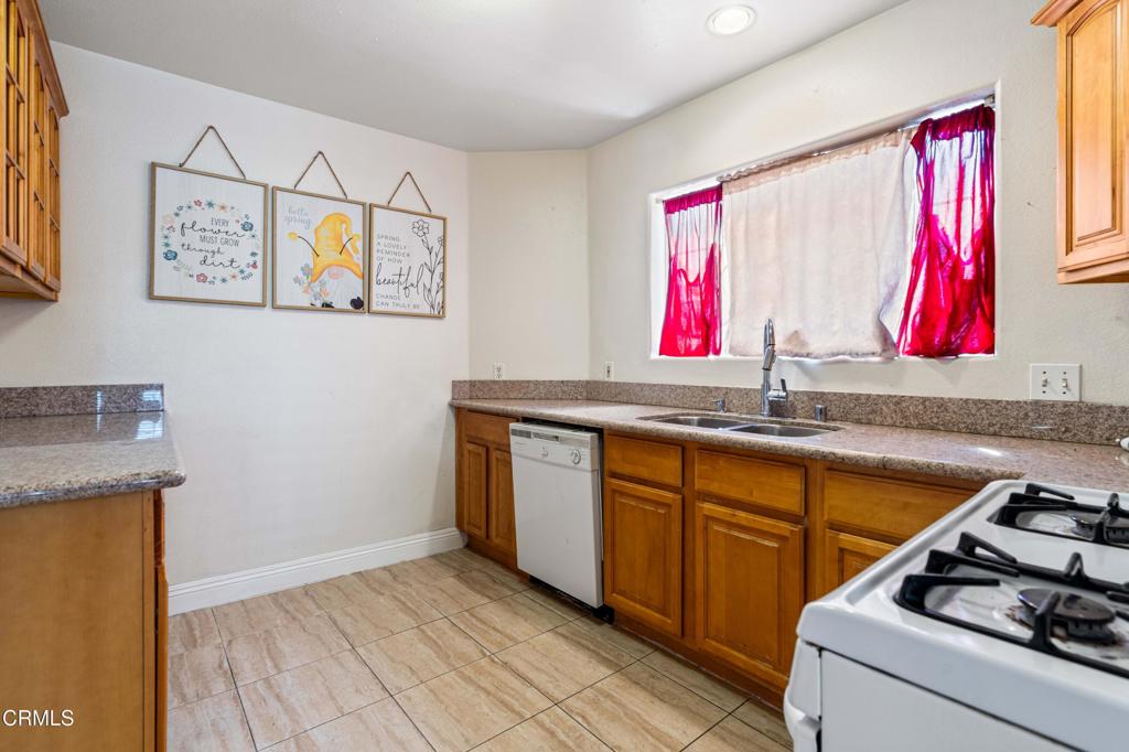 907 W Mission Road B Property Photo 6