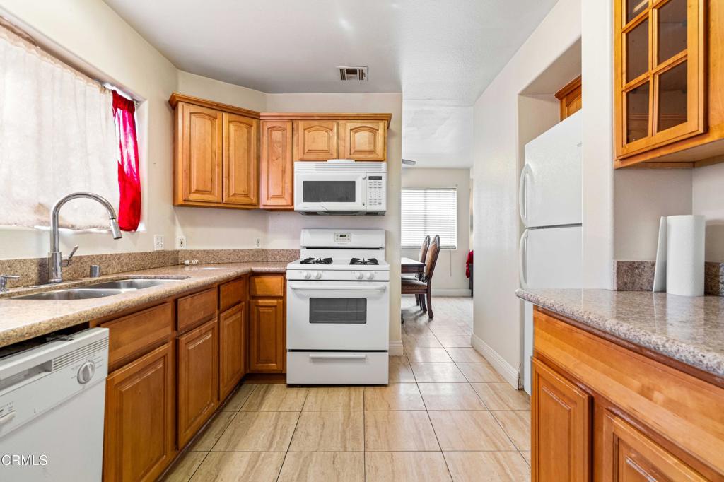 907 W Mission Road B Property Photo 7