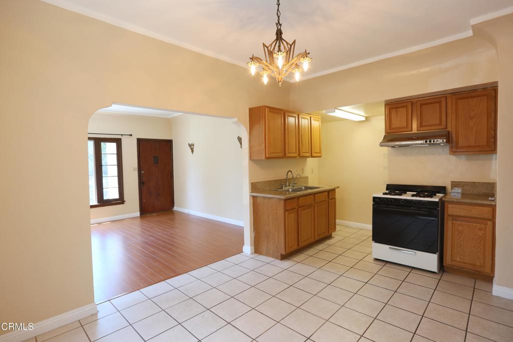 126 S Olive Avenue D Property Photo 6