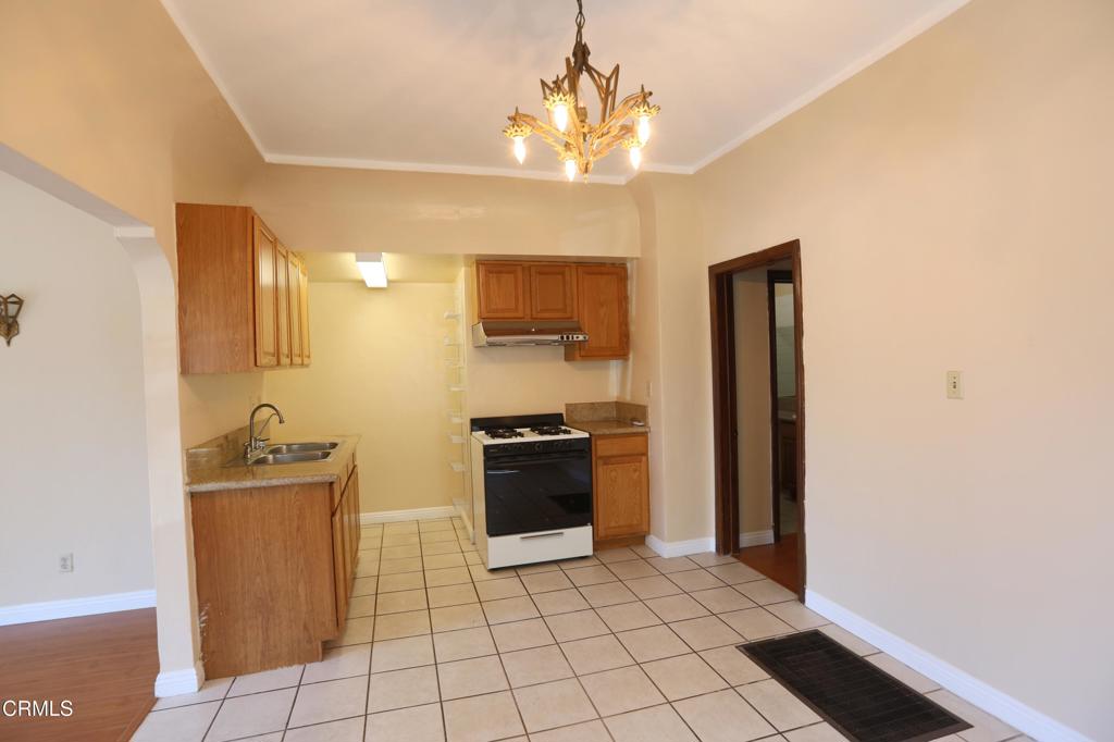 126 S Olive Avenue D Property Photo 7