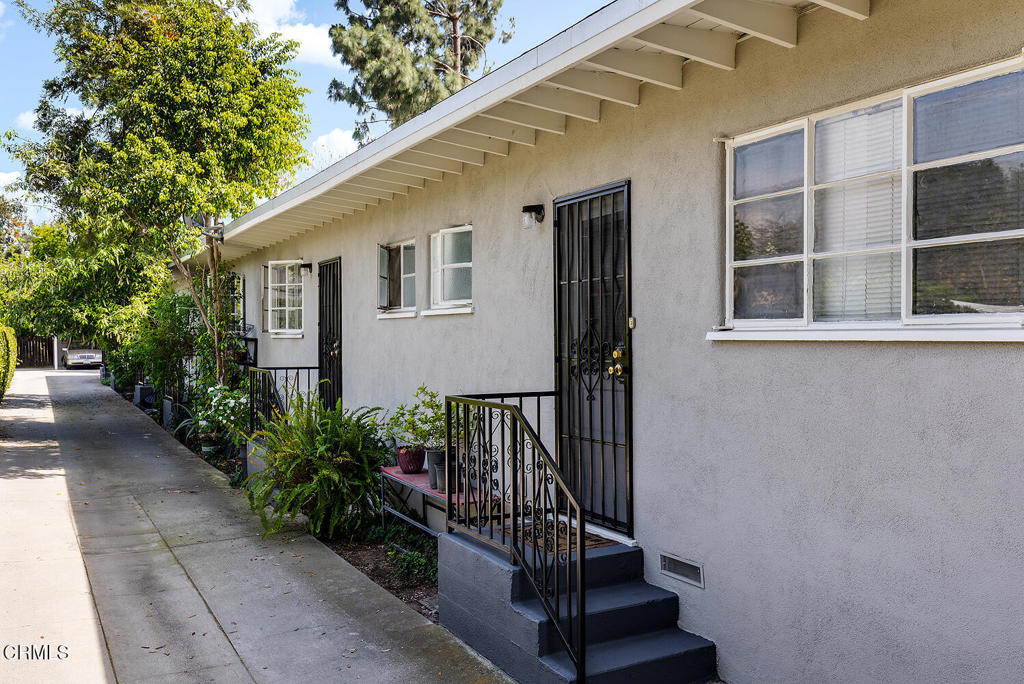 1500 Navarro Avenue Property Photo 7