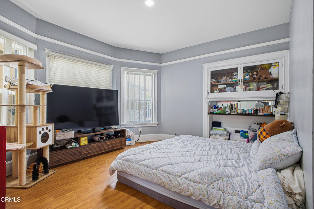 1032 S Westlake Avenue Property Photo 6